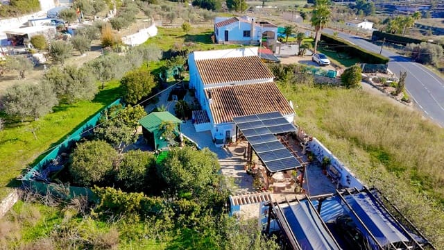 3 soveværelse Villa til salg i Benissa med swimmingpool - € 485.000 (Ref: 9528866)