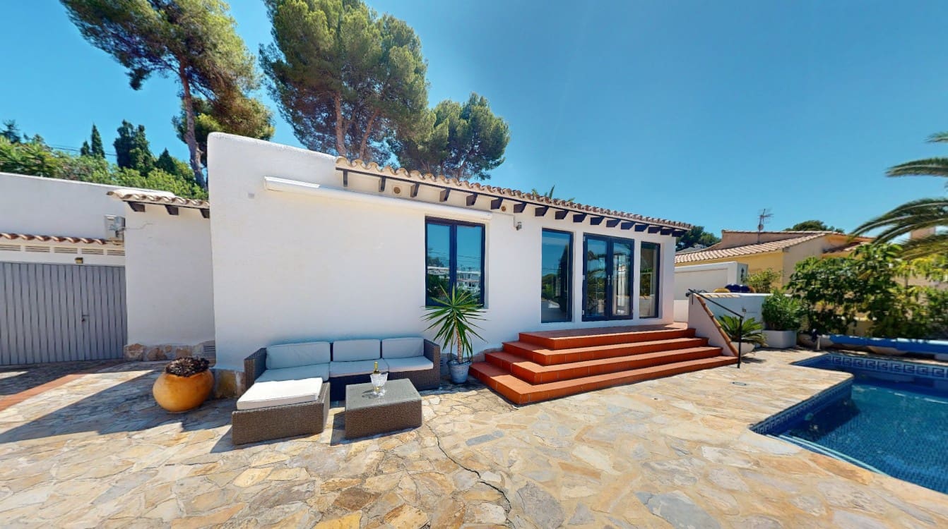 Chalet de 4 habitaciones en Moraira en venta con piscina garaje - 649.995 € (Ref: 9552000)