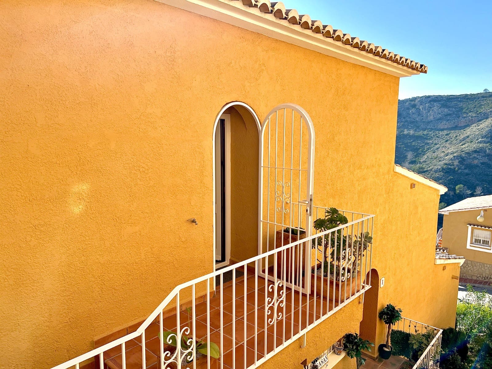 2 bedroom Penthouse for sale in Cumbre del Sol with pool - € 235,000 (Ref: 9628365)