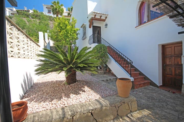 3 Zimmer Villa zu verkaufen in Moraira mit Pool - 435.000 € (Ref: 9818450)