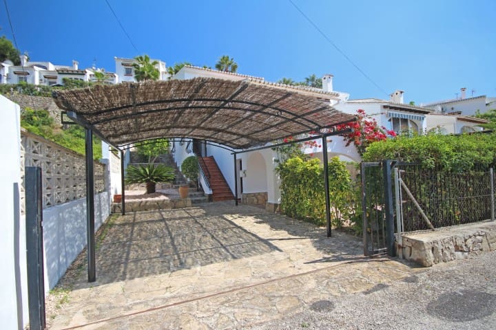 3 Zimmer Villa zu verkaufen in Moraira mit Pool - 435.000 € (Ref: 9818450)