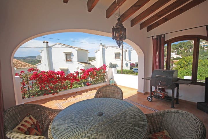 3 Zimmer Villa zu verkaufen in Moraira mit Pool - 435.000 € (Ref: 9818450)