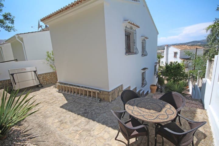 3 Zimmer Villa zu verkaufen in Moraira mit Pool - 435.000 € (Ref: 9818450)