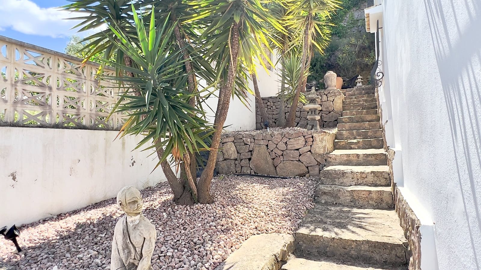 2 bedroom Villa for sale in Moraira with pool - € 435,000 (Ref: 9818450)