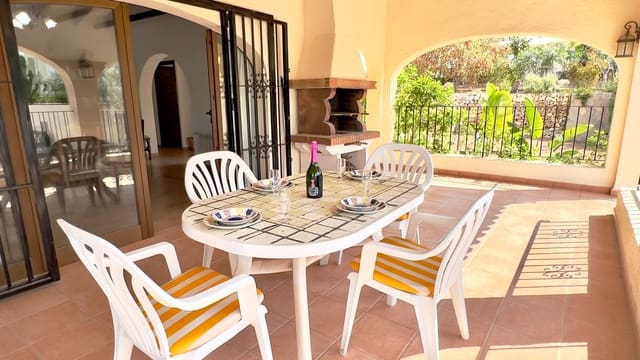 3 soveværelse Villa til salg i Benissa med swimmingpool garage - € 720.000 (Ref: 9819289)