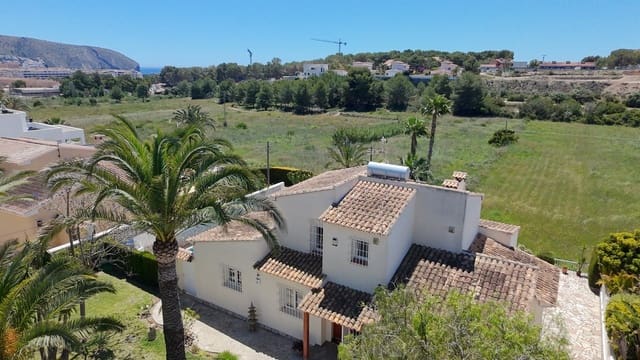 Chalet de 6 habitaciones en Pinar del Advocat - Cometa, Teulada-Moraira en venta con piscina garaje - 995.000 € (Ref: 9858856)