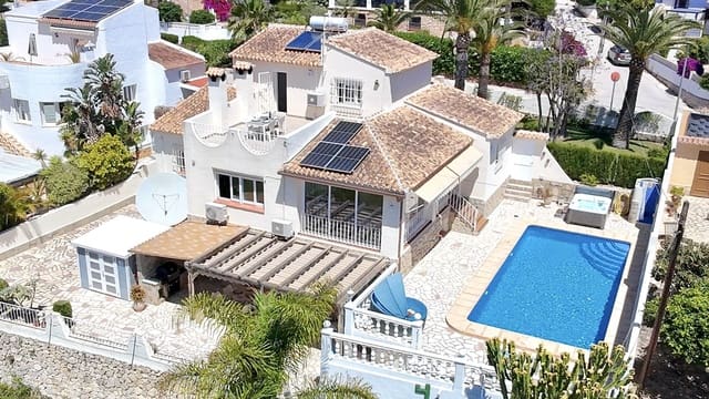 Chalet de 6 habitaciones en Pinar del Advocat - Cometa, Teulada-Moraira en venta con piscina garaje - 995.000 € (Ref: 9858856)