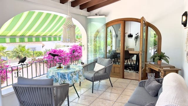 Chalet de 3 habitaciones en Pinar del Advocat - Cometa, Teulada-Moraira en venta con piscina garaje - 825.000 € (Ref: 9918873)