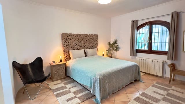 Chalet de 3 habitaciones en Pinar del Advocat - Cometa, Teulada-Moraira en venta con piscina garaje - 825.000 € (Ref: 9918873)