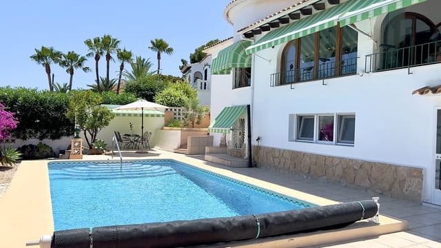 Chalet de 3 habitaciones en Pinar del Advocat - Cometa, Teulada-Moraira en venta con piscina garaje - 825.000 € (Ref: 9918873)