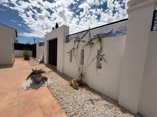 4 soverom Kjedet enebolig til salgs i Ronda med svømmebasseng garasje - € 800 000 (Ref: 10004782)