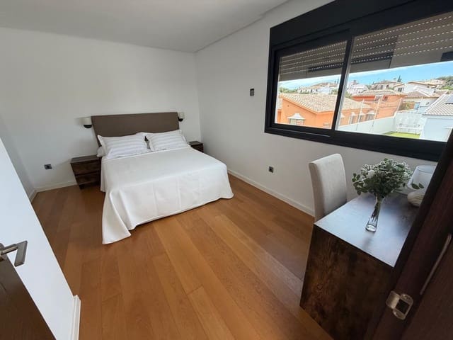 4 bedroom Semi-detached Villa for holiday rental in Ronda with pool garage - € 2,000 (Ref: 10004835)