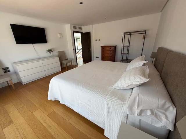 4 bedroom Semi-detached Villa for holiday rental in Ronda with pool garage - € 2,000 (Ref: 10004835)
