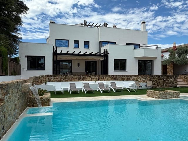 4 bedroom Semi-detached Villa for holiday rental in Ronda with pool garage - € 2,000 (Ref: 10004835)
