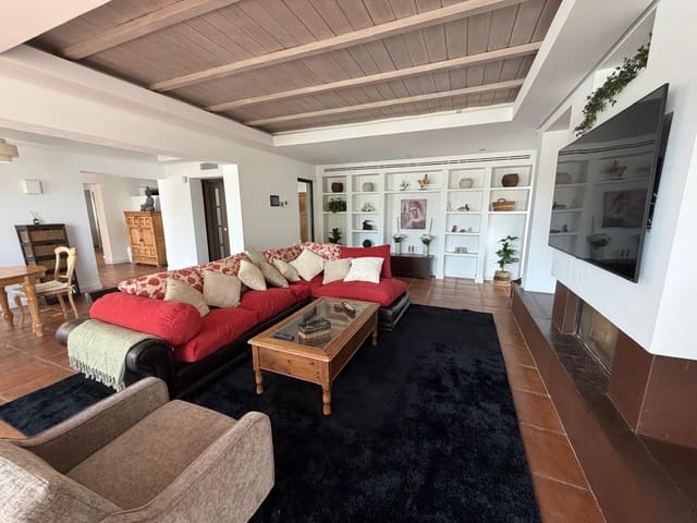 4 bedroom Semi-detached Villa for holiday rental in Ronda with pool garage - € 2,000 (Ref: 10004835)