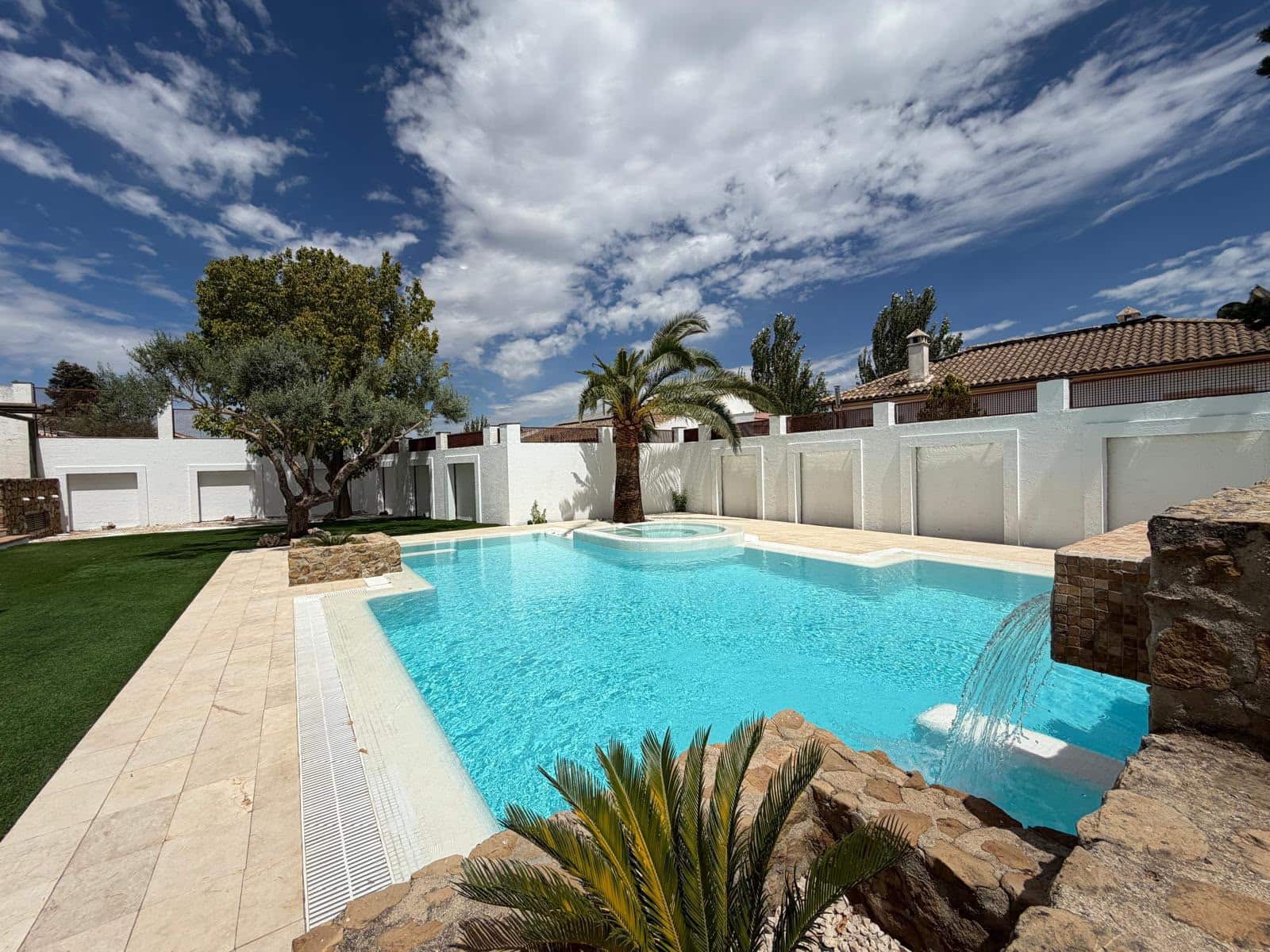 Pareado de 4 habitaciones en Ronda en alquiler vacacional con piscina garaje - 2.000 € (Ref: 10004835)