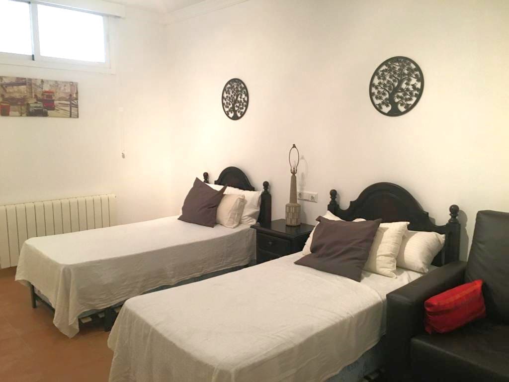 6 bedroom Villa for sale in Ronda with pool garage - € 550,000 (Ref: 10120684)
