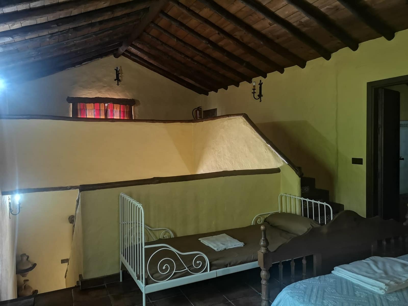 3 soveværelse Finca/Landehus til salg i Zahara de la Sierra med swimmingpool - € 525.000 (Ref: 8398051)