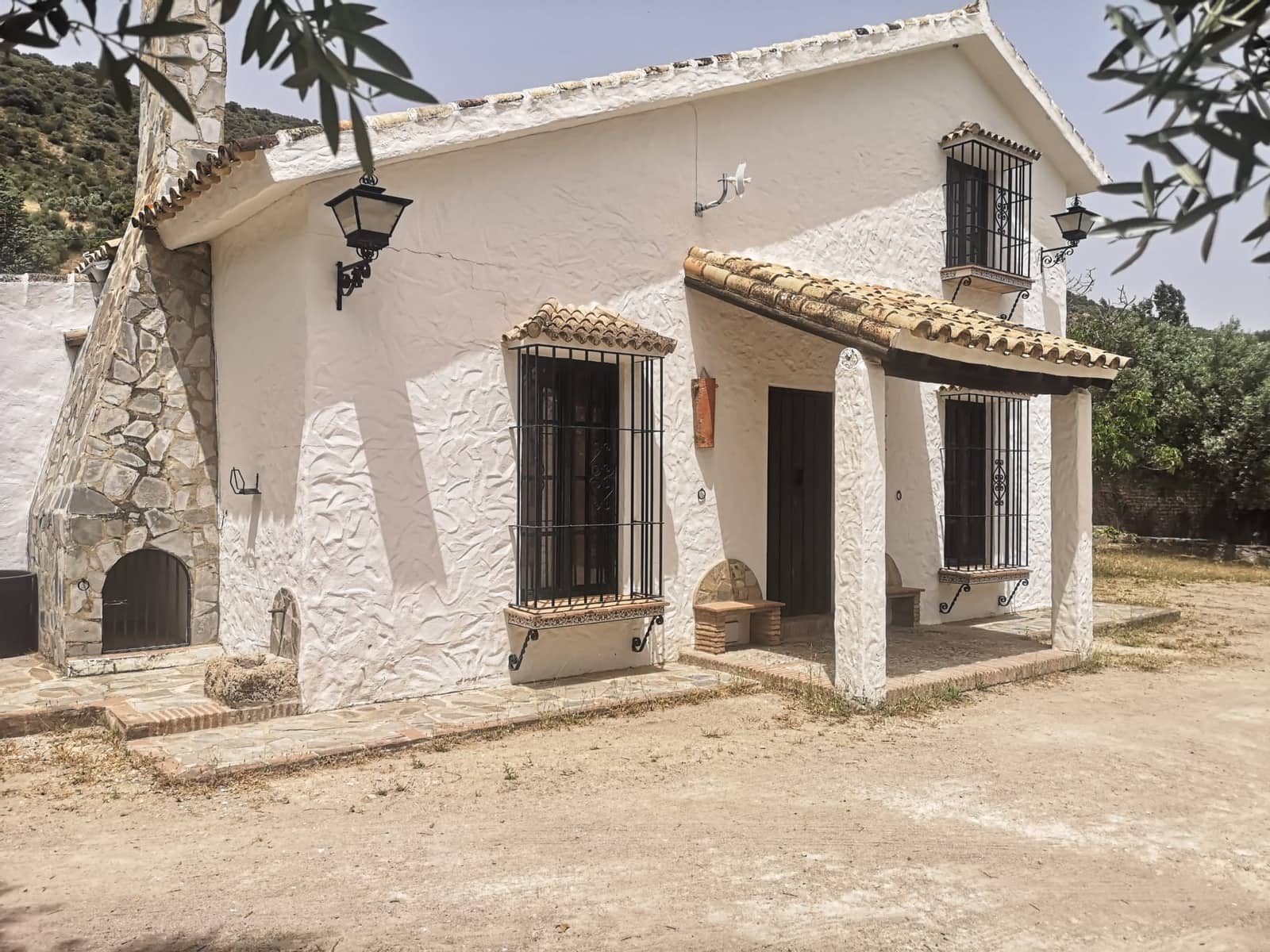 3 soveværelse Finca/Landehus til salg i Zahara de la Sierra med swimmingpool - € 525.000 (Ref: 8398051)