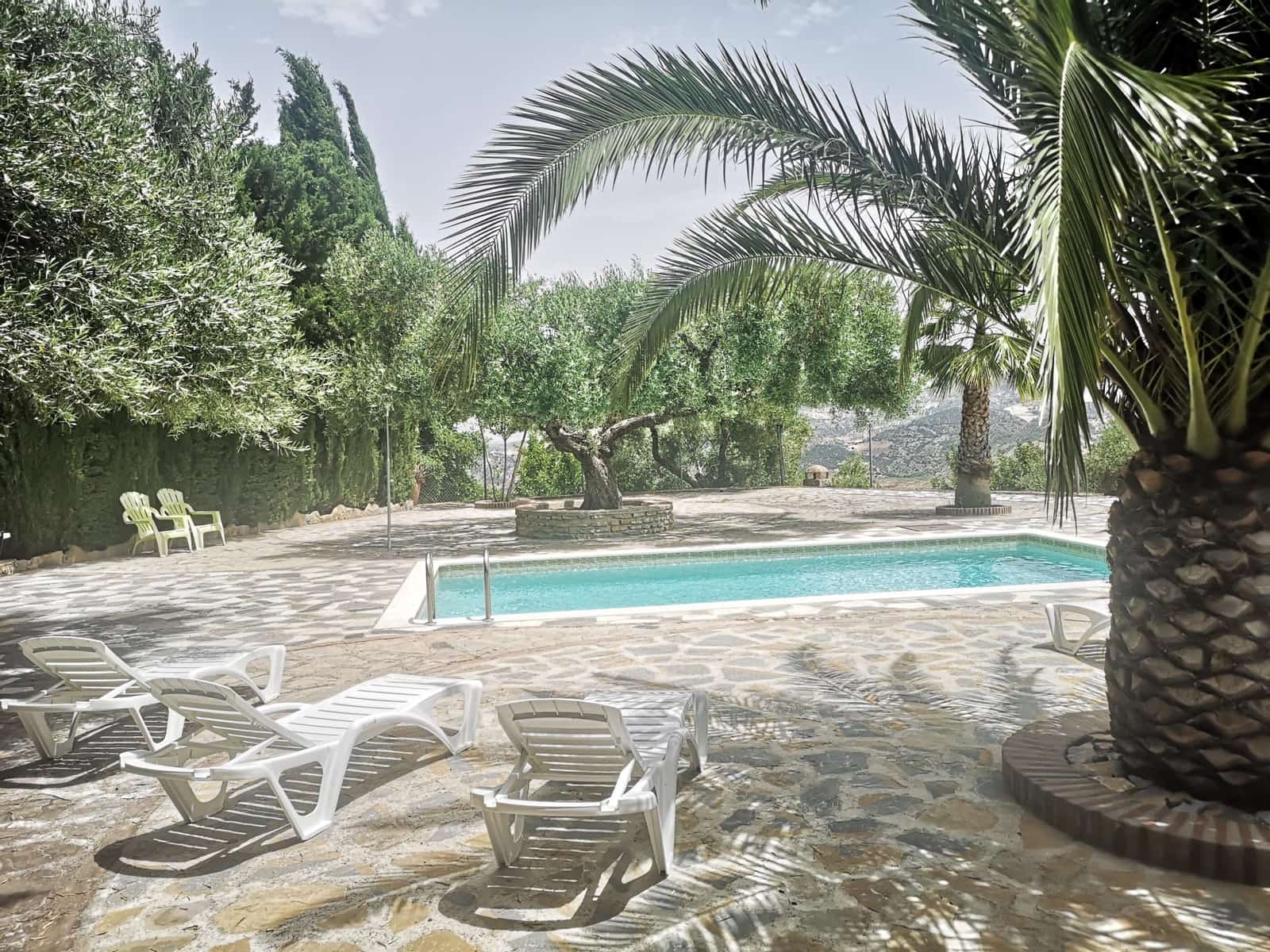 3 soveværelse Finca/Landehus til salg i Zahara de la Sierra med swimmingpool - € 525.000 (Ref: 8398051)