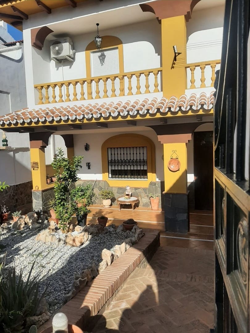 4 slaapkamer Finca/Landhuis te koop in El Burgo - € 260.000 (Ref: 8614052)