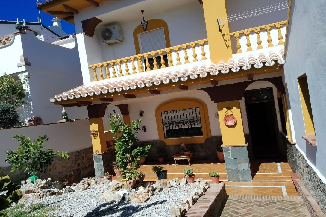 4 slaapkamer Finca/Landhuis te koop in El Burgo - € 260.000 (Ref: 8614052)