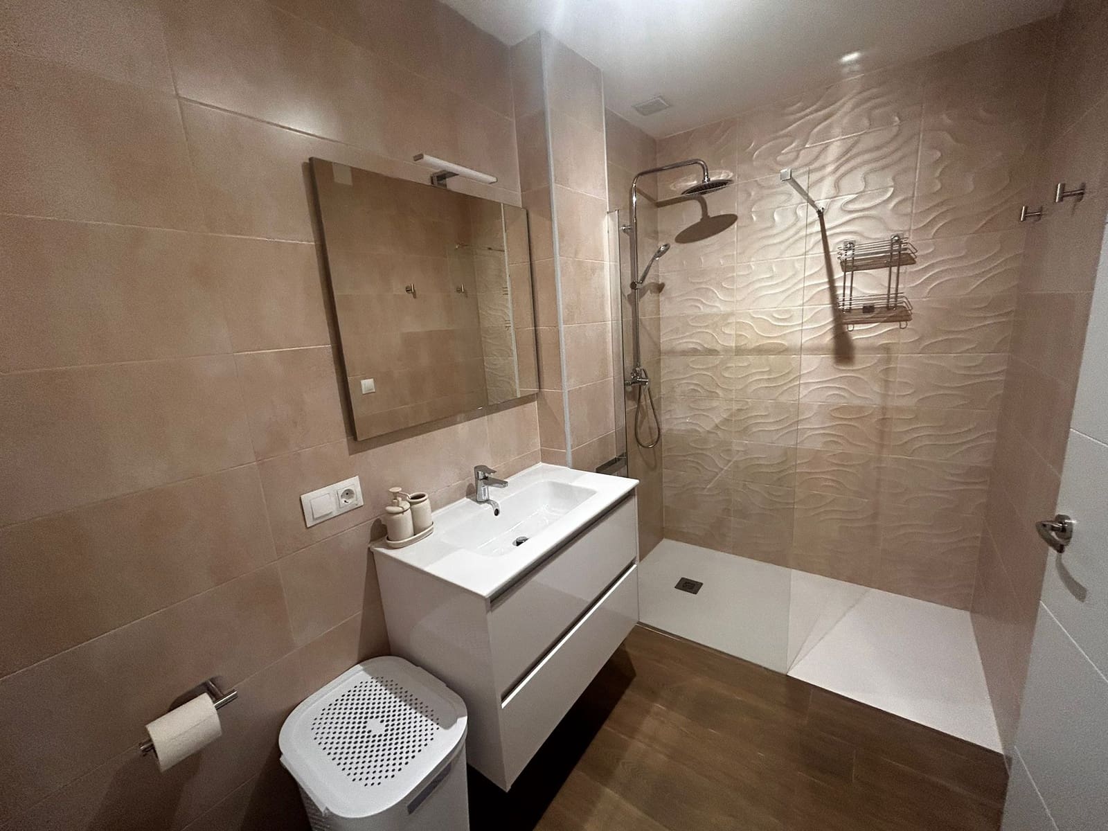 8 soveværelse Guesthouse/B & B til salg i Cuevas del Becerro - € 360.000 (Ref: 8765609)