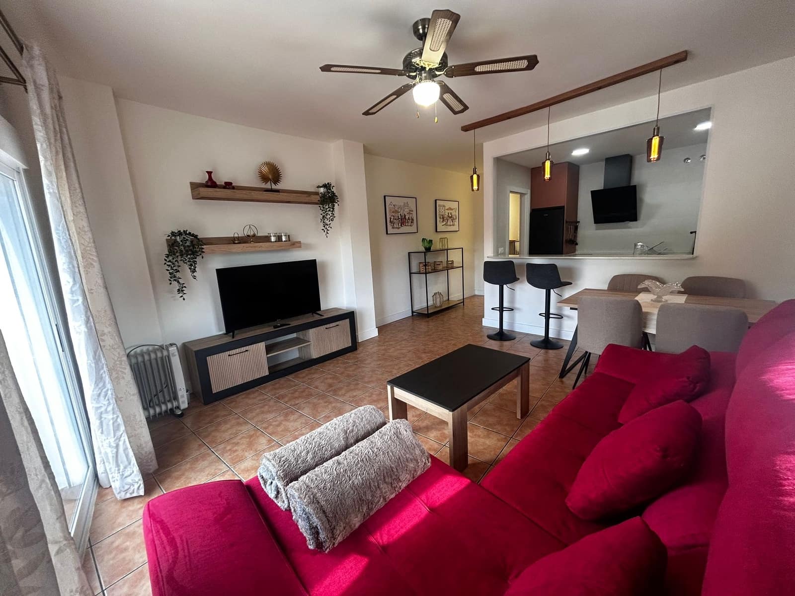 8 soveværelse Guesthouse/B & B til salg i Cuevas del Becerro - € 360.000 (Ref: 8765609)