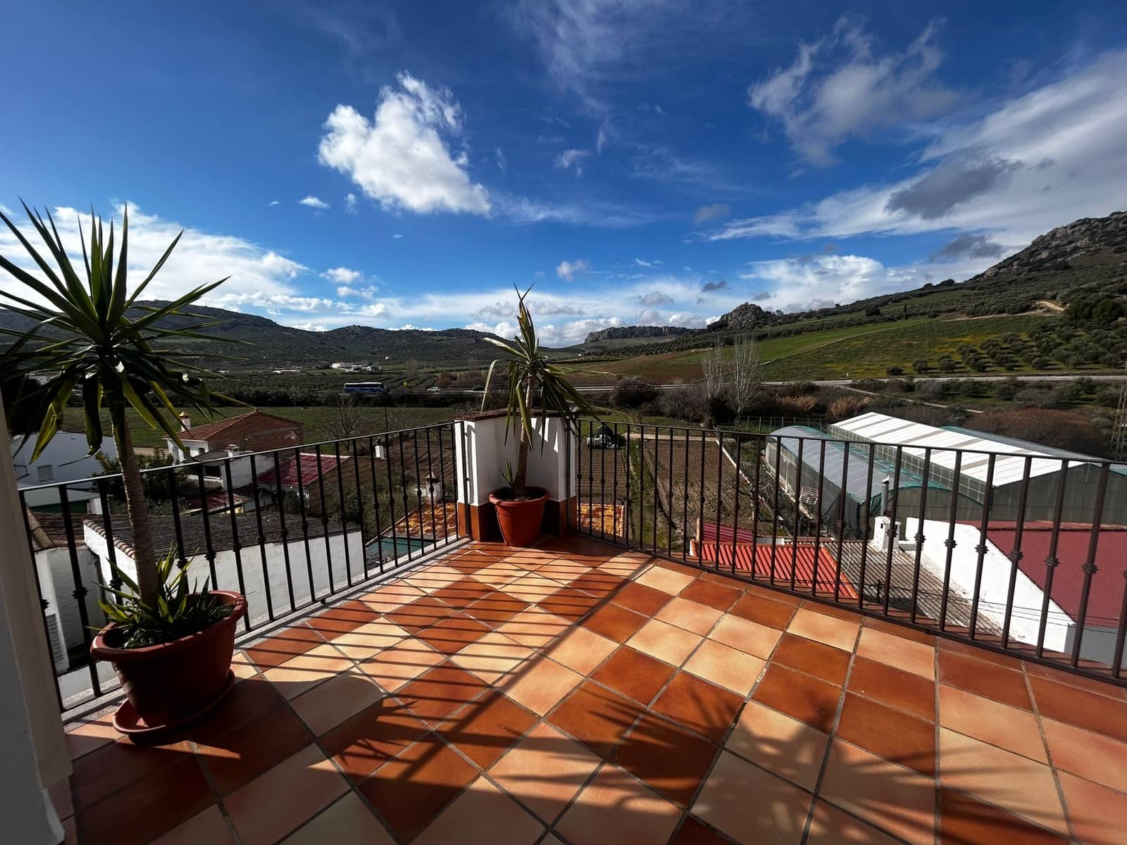 8 soveværelse Guesthouse/B & B til salg i Cuevas del Becerro - € 360.000 (Ref: 8765609)