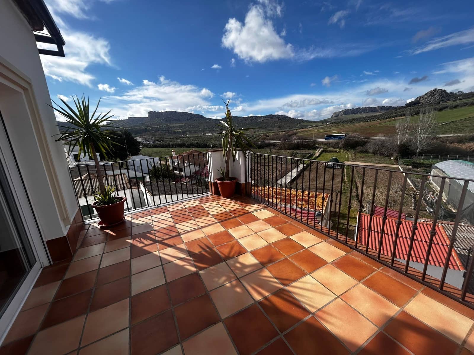 8 soveværelse Guesthouse/B & B til salg i Cuevas del Becerro - € 360.000 (Ref: 8765609)