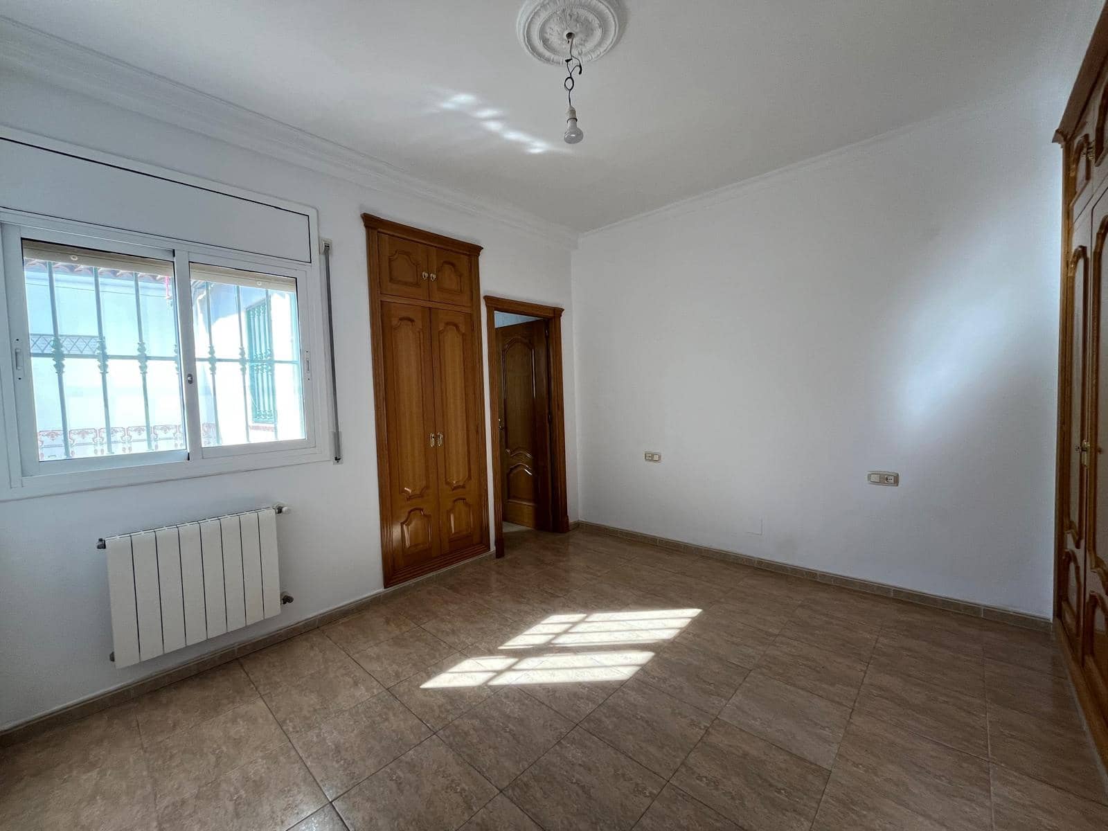 5 bedroom Townhouse for sale in Ronda with garage - € 570,000 (Ref: 9077512)