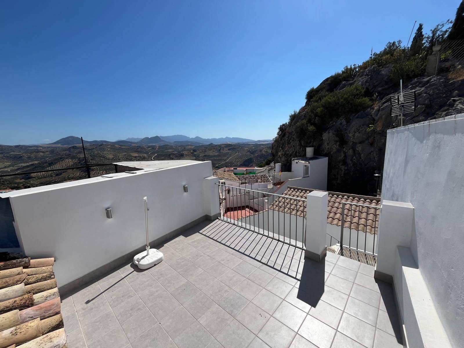 3 bedroom Townhouse for sale in Olvera - € 120,000 (Ref: 9255815)