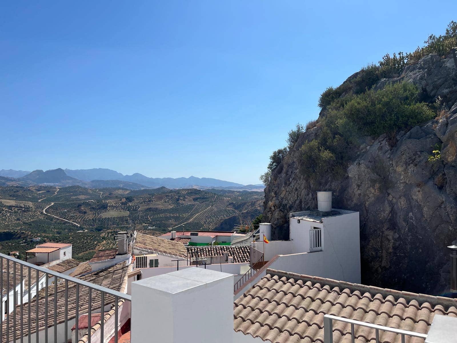 3 bedroom Townhouse for sale in Olvera - € 120,000 (Ref: 9255815)