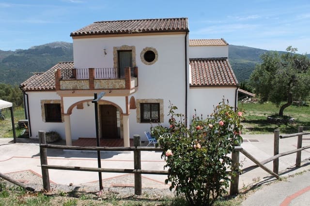 2 soveværelse Finca/Landehus til salg i Cortes de la Frontera med swimmingpool - € 585.000 (Ref: 9298921)