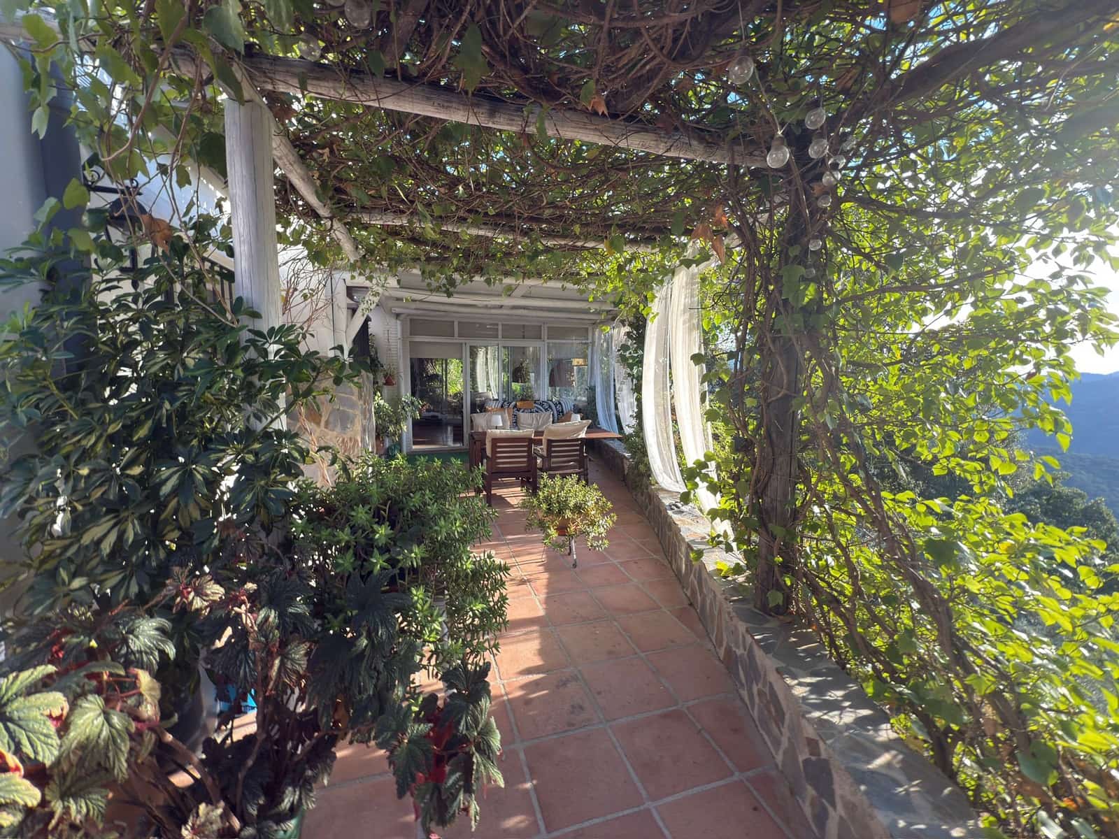 3 Zimmer Finca/Landgut zu vermieten in Genalguacil mit Pool - 2.000 € (Ref: 9549802)