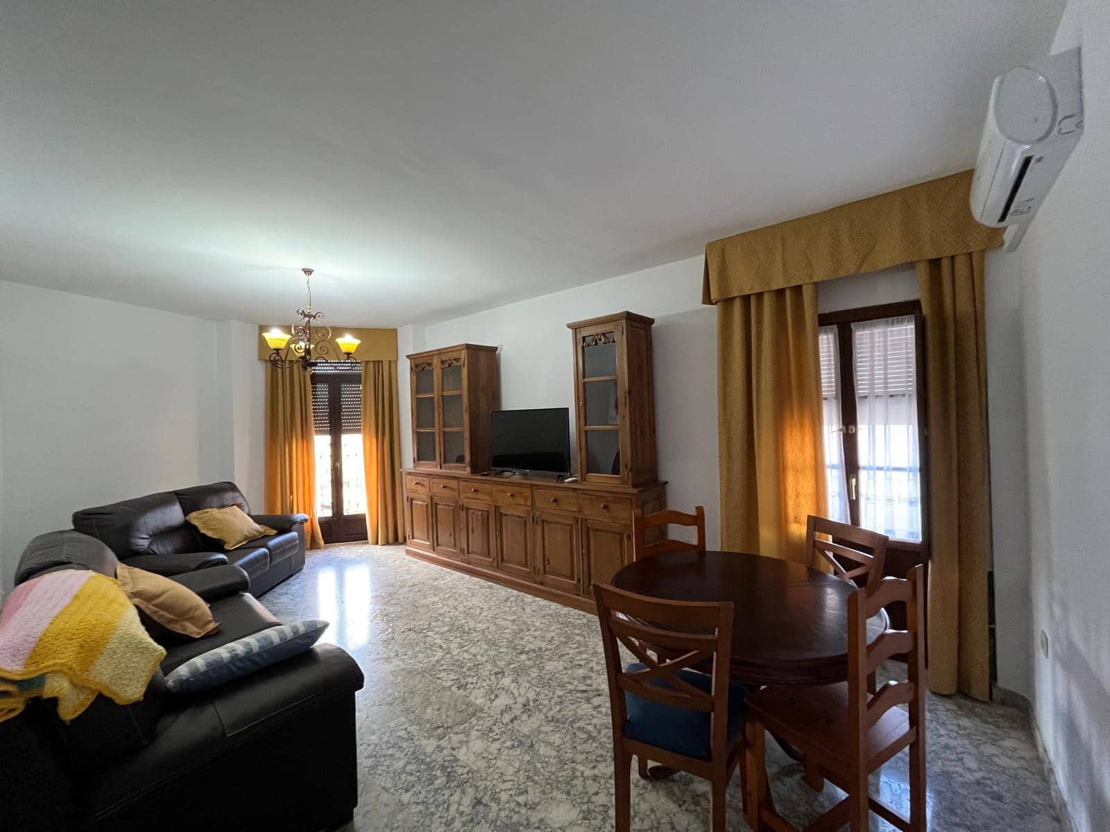 3 bedroom Apartment for rent in Ronda - € 800 (Ref: 9611965)
