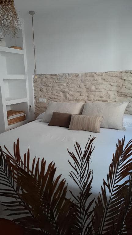 3 bedroom Townhouse for sale in Setenil de las Bodegas - € 190,900 (Ref: 9829965)