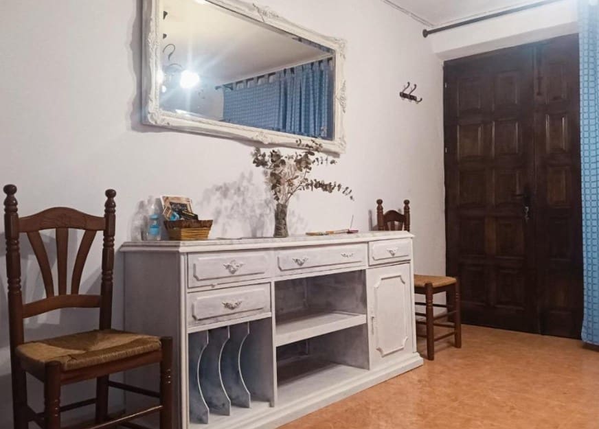 2 bedroom Townhouse for sale in Cuevas del Becerro - € 110,000 (Ref: 9924897)