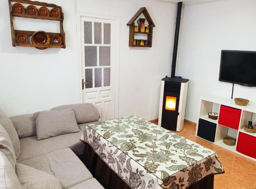 2 bedroom Townhouse for sale in Cuevas del Becerro - € 110,000 (Ref: 9924897)