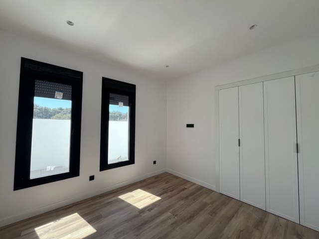 3 makuuhuone Omakotitalo myytävänä paikassa Arriate mukana uima-altaan - 414 000 € (Ref: 9953030)