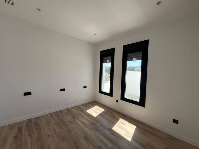 3 makuuhuone Omakotitalo myytävänä paikassa Arriate mukana uima-altaan - 414 000 € (Ref: 9953030)