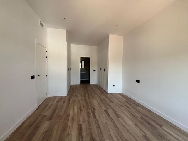 3 makuuhuone Omakotitalo myytävänä paikassa Arriate mukana uima-altaan - 414 000 € (Ref: 9953030)