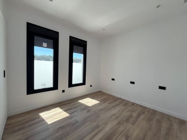 3 makuuhuone Omakotitalo myytävänä paikassa Arriate mukana uima-altaan - 414 000 € (Ref: 9953030)