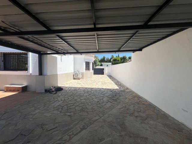 4 makuuhuone Maalaistalo vuokrattavana paikassa El Olivar, Málaga kaupunki mukana uima-altaan 
autotalli - 2 950 € (Ref: 9958810)