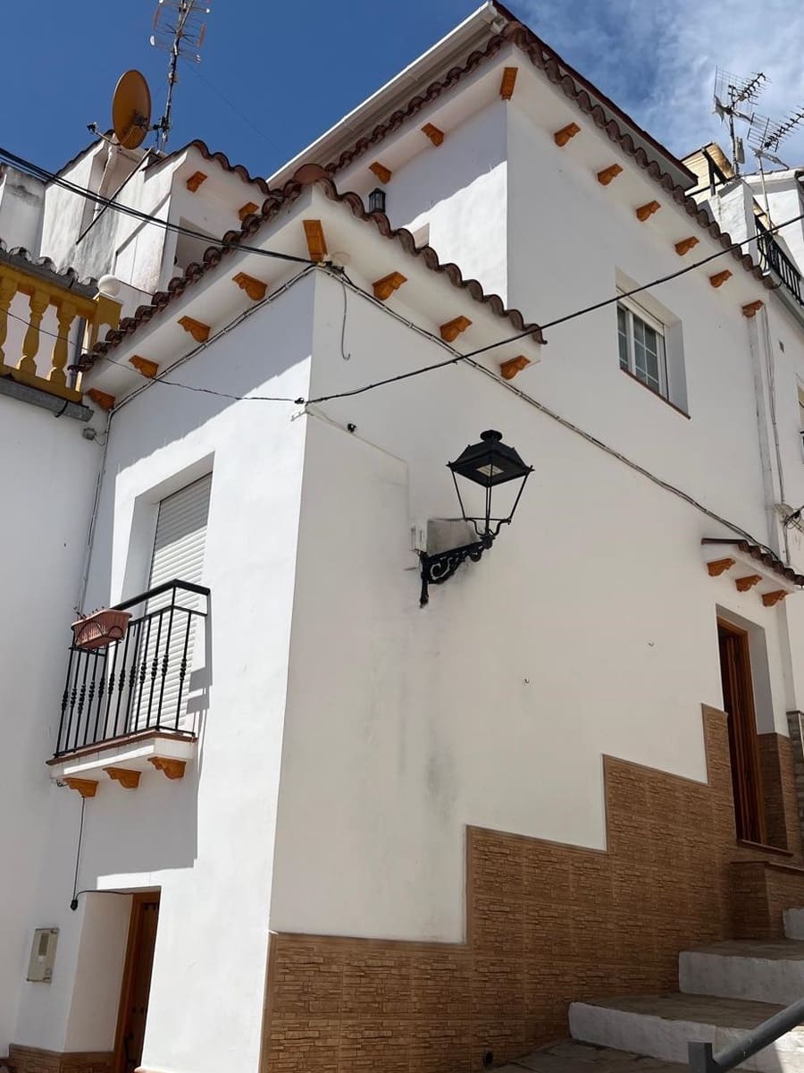 Casa de 3 habitaciones en Benaoján en venta - 138.000 € (Ref: 9958872)