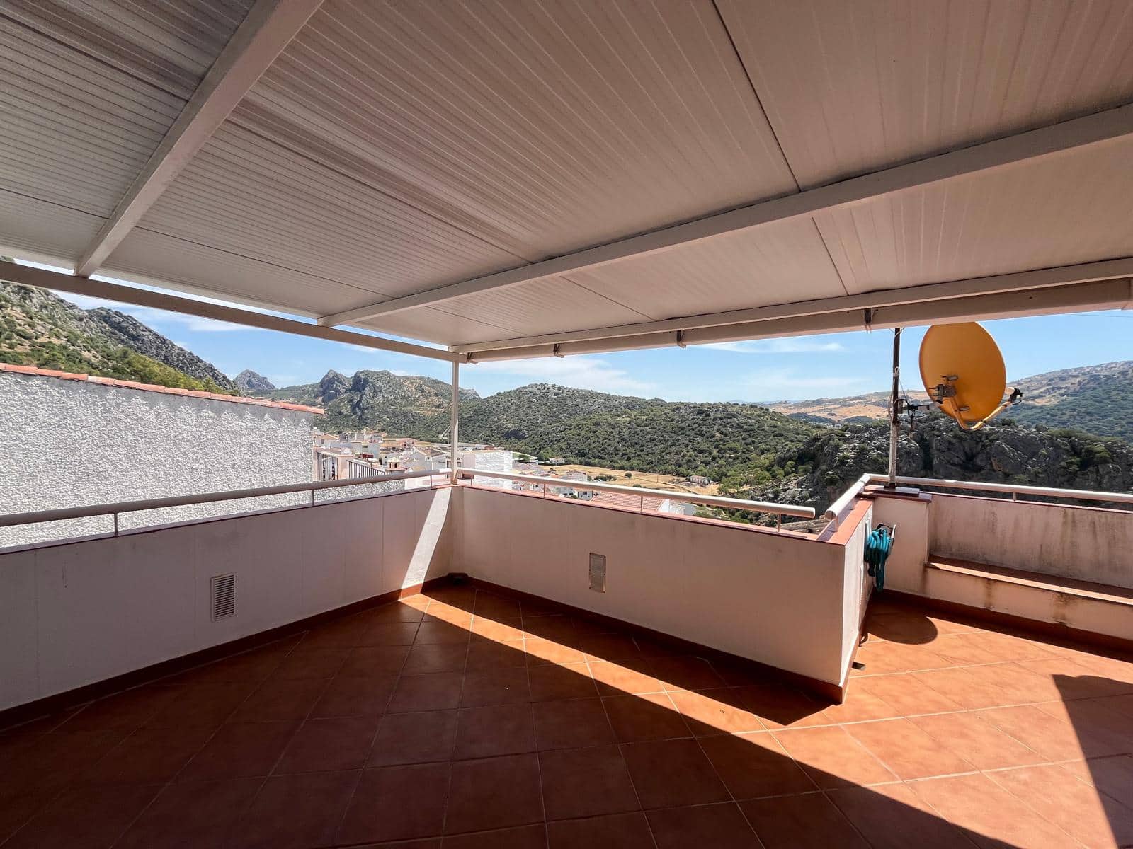 Casa de 3 habitaciones en Benaoján en venta - 138.000 € (Ref: 9958872)