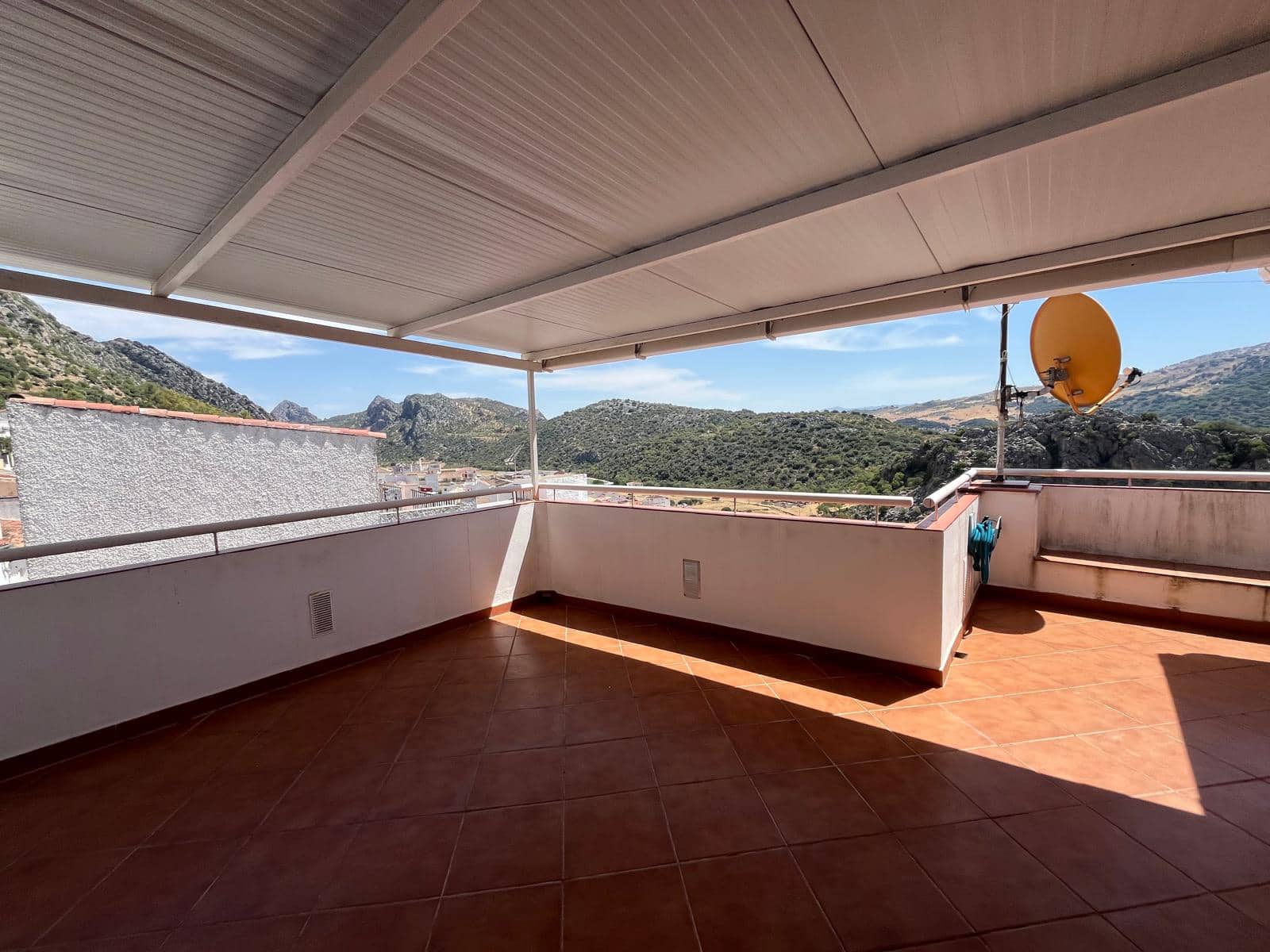 Casa de 3 habitaciones en Benaoján en venta - 138.000 € (Ref: 9958872)