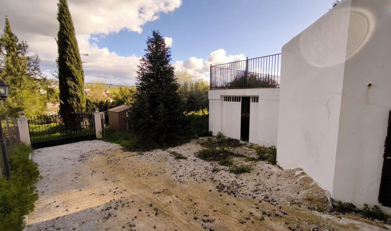 Finca/Casa Rural de 2 habitaciones en Arriate en venta con piscina garaje - 350.000 € (Ref: 9996349)
