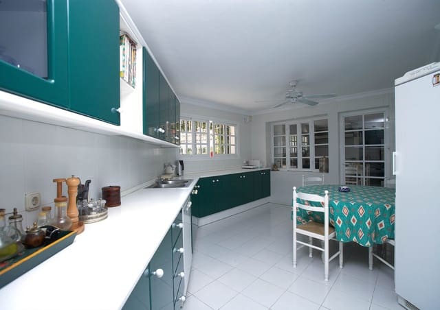 5 sypialnia Willa na sprzedaż w Guadalmina, Marbella z basenem garażem - 3 600 000 € (Ref: 4148678)