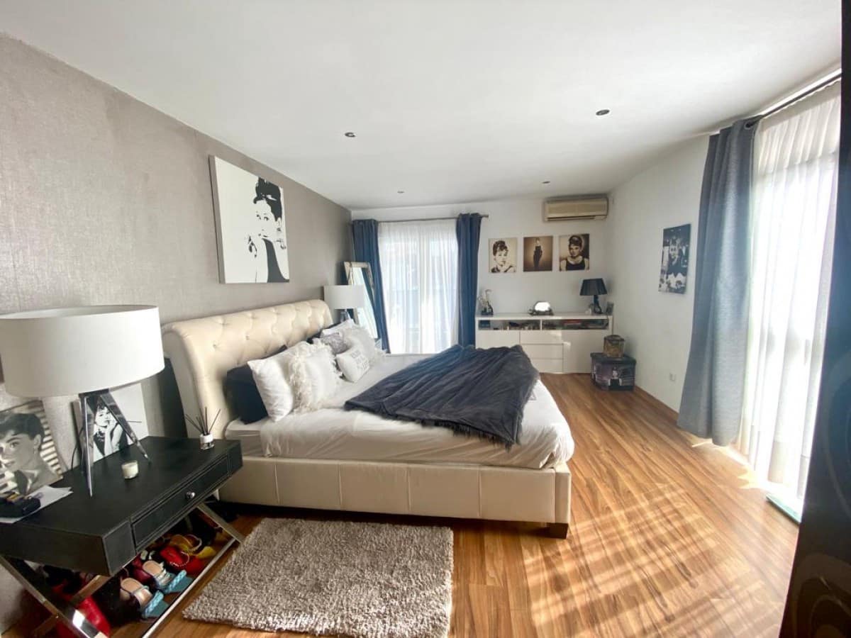 4 soverom Villa til salgs i Nueva Andalucia med svømmebasseng garasje - € 1 695 000 (Ref: 5260587)